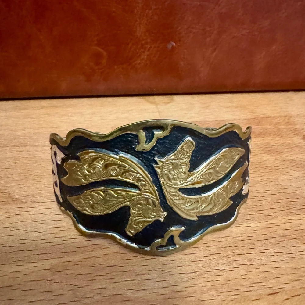 Vintage Crumrine Western Cuff Bracelet Reno NV Brass Black Enamel Engraved USA - Picture 1 of 5